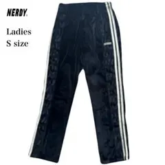 NERDY ベロア トラックパンツ ジャージ レディース S ブラック 刺繍ロゴ