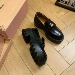 大人気！miumiu 厚底ペニーローファー 黒 ブラック コイン 23.5cm