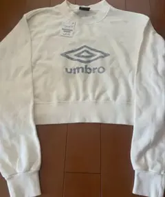 【タグ付き】umbroクラックロゴスウェット　ショート丈