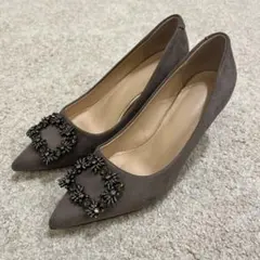 グレー ビジュー付き スエードパンプス　24センチ