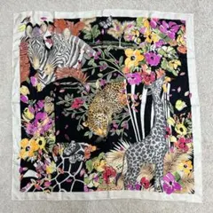 フェラガモ シルクスカーフ 虎と花の柄 - メルカリ