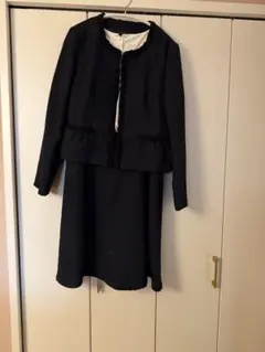 黒のワンピーススーツ フリル付きジャケット入学式、卒業式に。