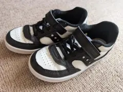 Saucony Jazz Court キッズスニーカー ブラック/ホワイトのサムネイル