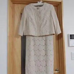 Aylesbury スカートセットアップ アイボリー 刺繍