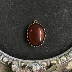 レッドアゲートのJBB製真鍮アンティークゴールドベゼルネックレストップ