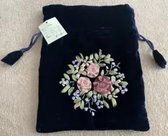 【新品未使用】ネイビーベルベットベロア素材巾着ポーチリボン刺繍