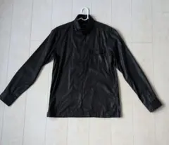 黒いシャツ スタンドカラー ライダース型シャツ