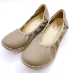 新品✨ 定価14,480円 ラックラック空飛ぶパンプス 軽量 撥水 22cm