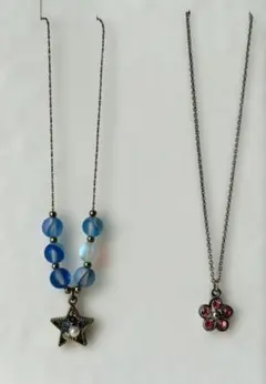 青いビーズと星型ペンダントのネックレス