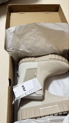 新品、未使用です。FILA サイドゴアブーツ クリーム色 厚底