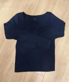 Brandy Melville ネイビー ヘンリーネック 長袖カットソー