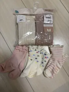 BabyGAP靴下と西松屋レッグウォーマー