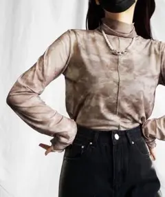 me em select カラーマーブルシアーハイネックメロートップス