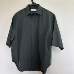 レイ様専用　remer 半袖シャツ ダークグリーンのサムネイル