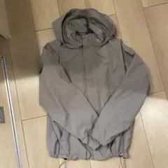 グレー フード付き マウンテンパーカーユニクロ