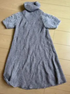 JILL STUART グレー 半袖ファーパール付き　ニットワンピース