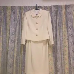 フォーマルスーツ　コサージュ付き