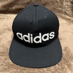 adidas ロゴ入り刺繍　キャップ　ブラック