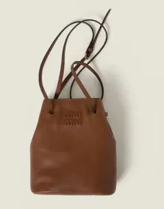 限界値下げ【大人気、即完売品】miu miu　ナッパレザーミニバッグのサムネイル