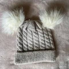 ベージュ ケーブル編み ニット帽 ファーポンポン付き ~52cm