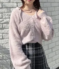 フェザーショート丈ニットカーディガン＋肩リボンキャミ