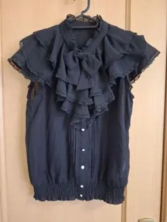 axesfemme フリル付きブラックノースリーブシャツ