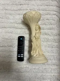 陶器製女性像 花の装飾付き - メルカリ