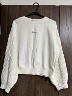 アイボリー ケーブルニット袖 クロップドセーター M