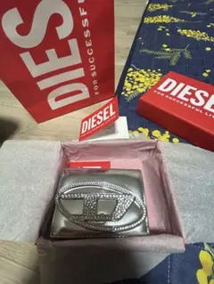 DIESEL 三つ折り財布 メタリックシルバー ラインストーンのサムネイル