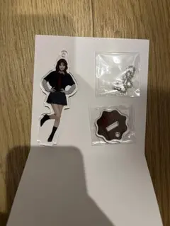 TWICE 此為隨機迷你壓克力吊飾 Momo