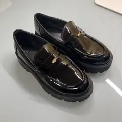 ZARA ブラックエナメルローファー 『37』