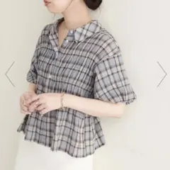natural couture シャーリングデザインチェックブラウス　ブルーのサムネイル