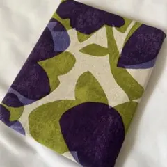 大人気　Kokka 綿麻（コットンリネン）生地 紫緑模様