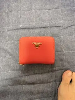 PRADA・プラダ・長財布・テスート・ゴールド・赤・三角プレート・ロゴ
