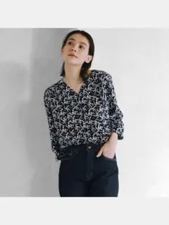 【美品】PLST モノトーンプリントブラウス（長袖）　花柄