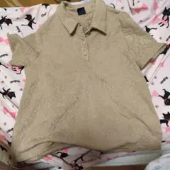 ベージュ 半袖 シャツ ボタン付き