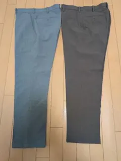 UNIQLO　感動パンツ2本セット グレー、ブラウン！のサムネイル