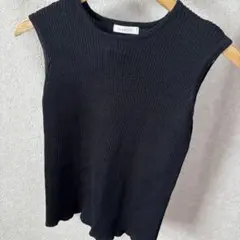 BEAMS HEARTブラックノースリーブ