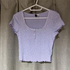 H&M ボタンプラケット リブTシャツ 小花柄 トップスのサムネイル