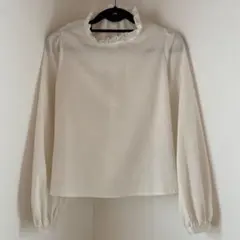 イング　フリルネック 長袖 ホワイトブラウス　M