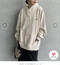 完売品！FRED PERRY/フレッドペリー　フードロゴ刺繍スウェットパーカー