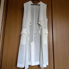 ホワイトロングベスト