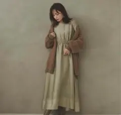 アニュアンス anuans クルーネックウエストギャザーワンピース