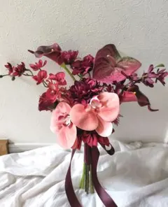 No.2890ウェディングブーケクラッチブーケブートニアボルドー造花胡蝶蘭