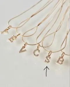 イニシャルネックレス