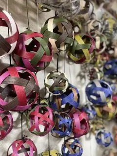 和装用多色球状装飾品