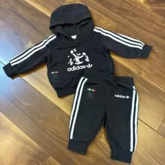 adidas ディズニーコラボ 黒 フード付きトレーナー・パンツセット