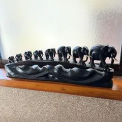 木製の象の彫刻