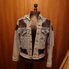 LEVIS.スタッズ装飾デニムジャケット