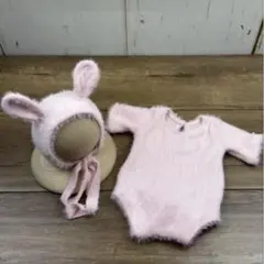 ニューボンフォト ウサギ耳付きピンクロンパースセット